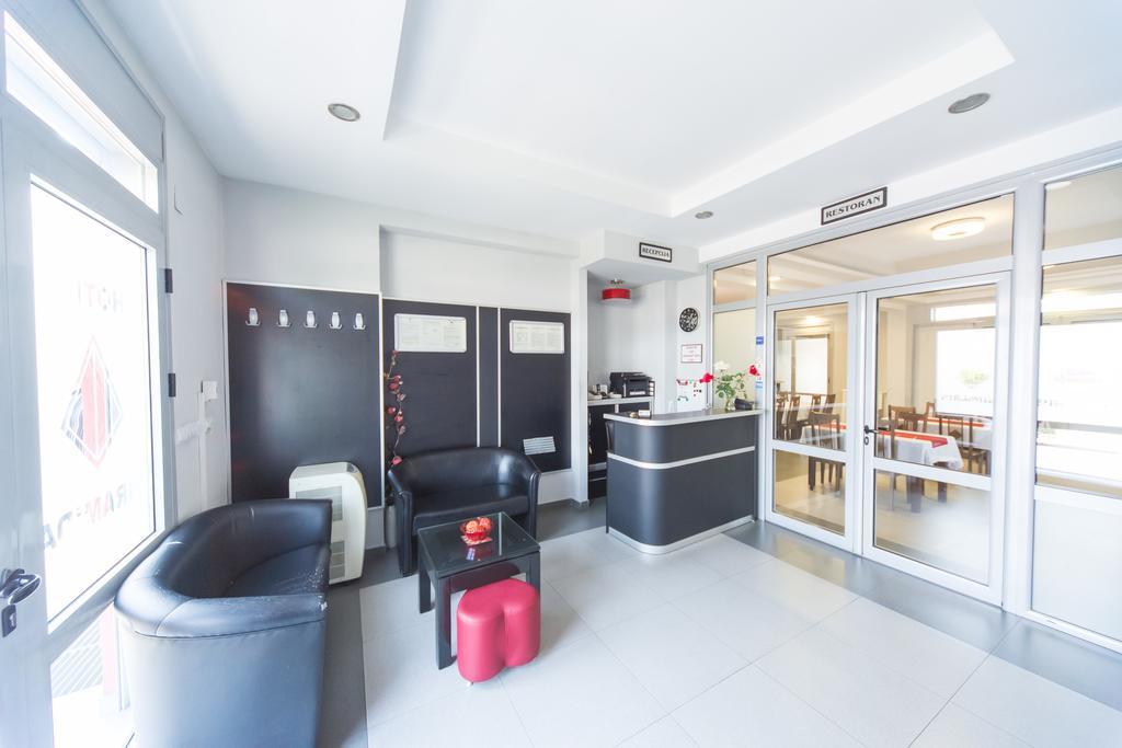 Hotel Piramida ポドゴリツァ エクステリア 写真