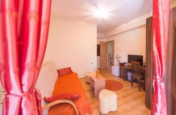 Hotel Piramida ポドゴリツァ エクステリア 写真