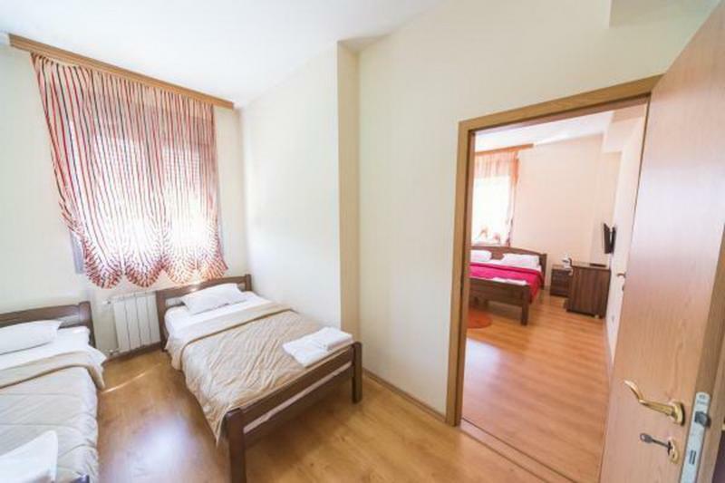 Hotel Piramida ポドゴリツァ エクステリア 写真